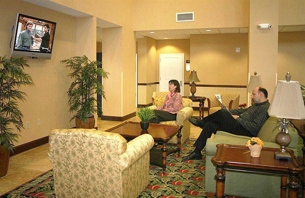 Hampton Inn & Suites Fort Myers Естеро Интериор снимка