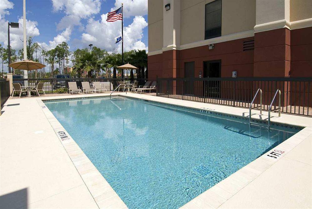 Hampton Inn & Suites Fort Myers Естеро Съоръжения снимка