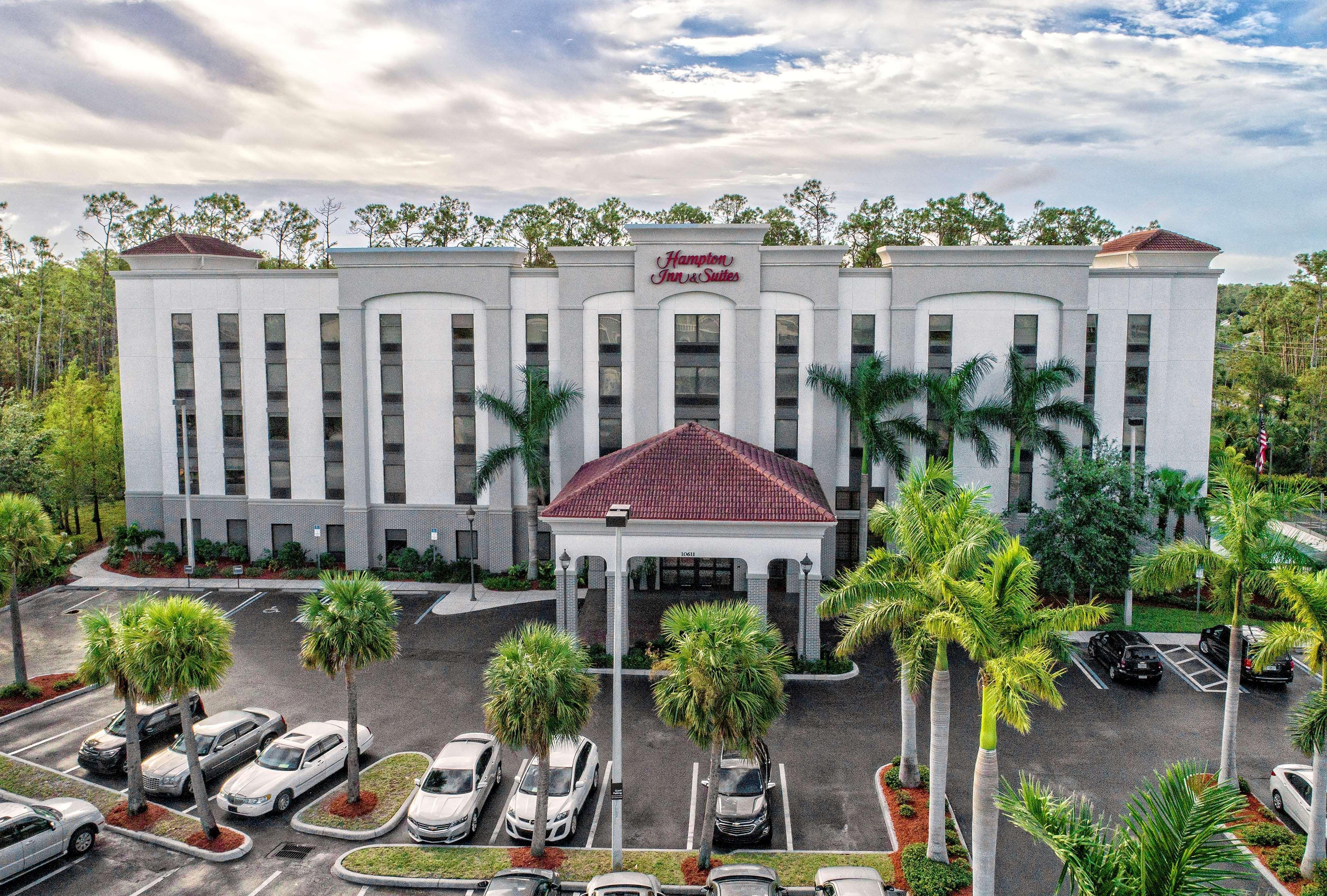 Hampton Inn & Suites Fort Myers Естеро Екстериор снимка