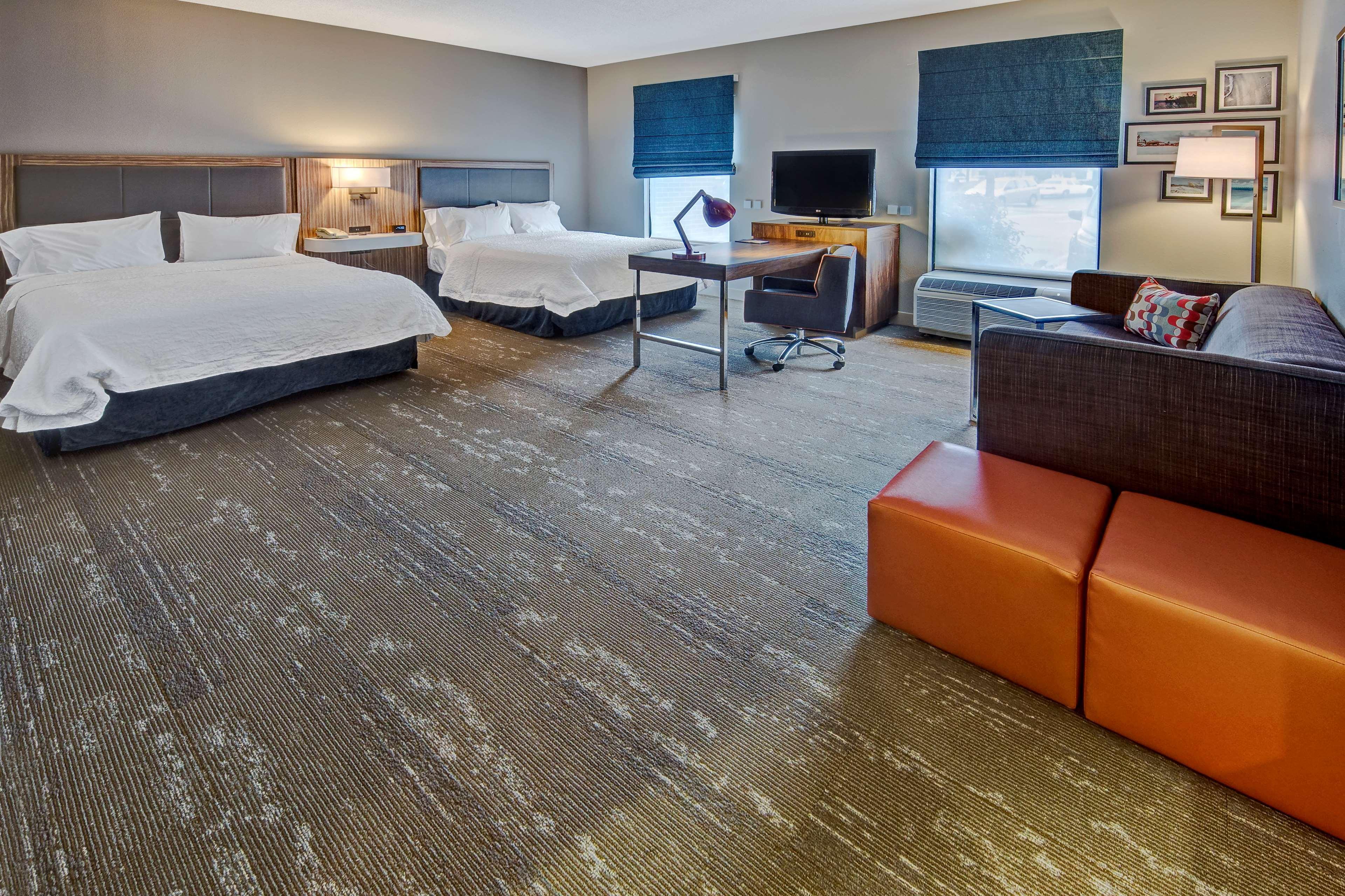 Hampton Inn & Suites Fort Myers Естеро Екстериор снимка