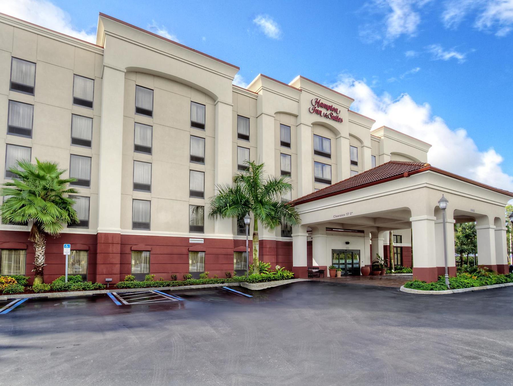 Hampton Inn & Suites Fort Myers Естеро Екстериор снимка