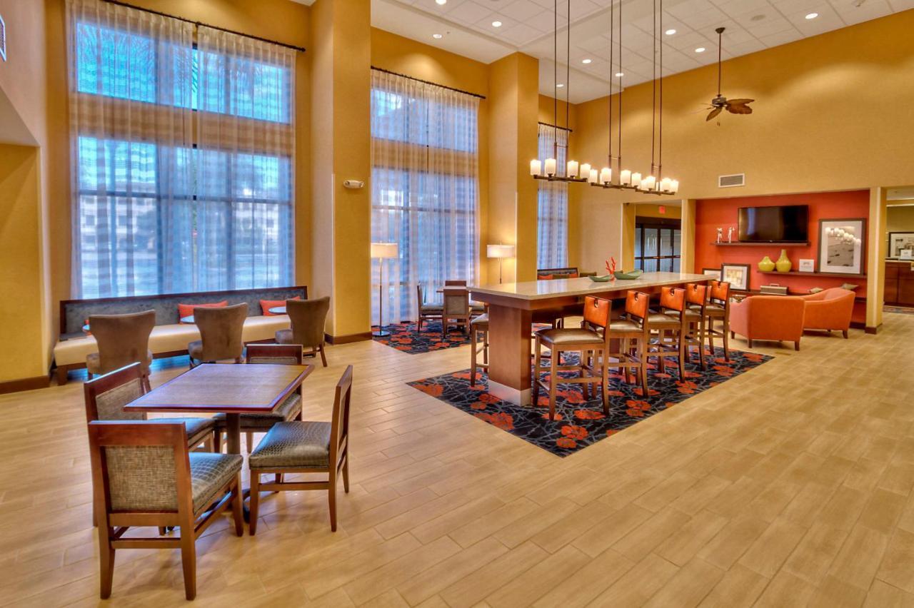 Hampton Inn & Suites Fort Myers Естеро Екстериор снимка