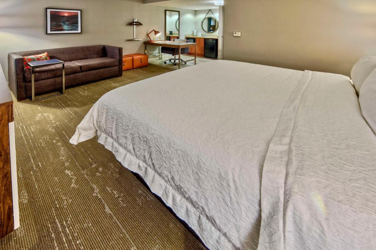 Hampton Inn & Suites Fort Myers Естеро Екстериор снимка