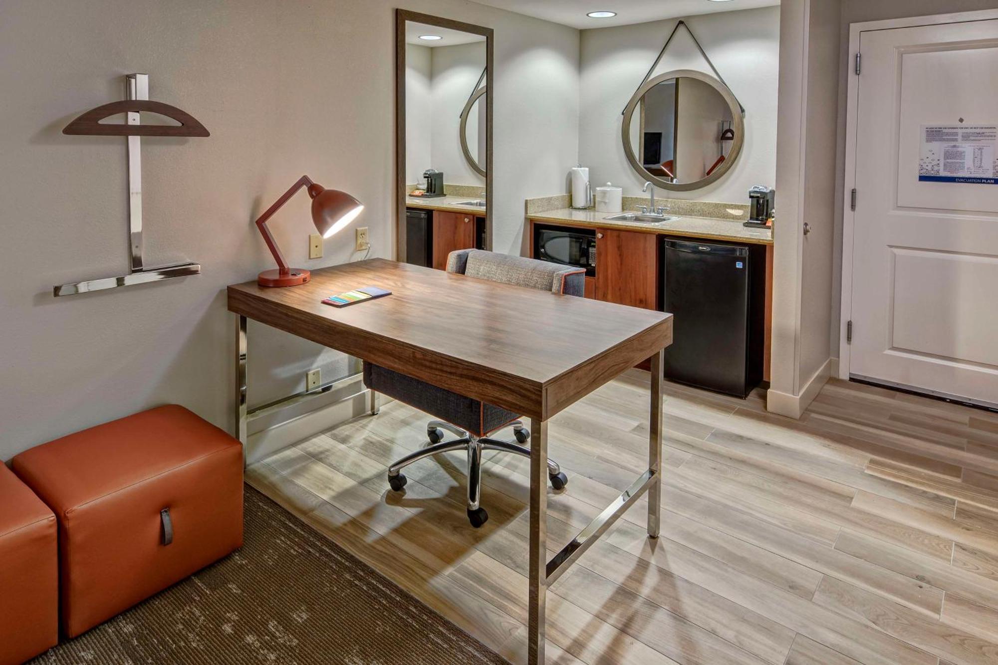 Hampton Inn & Suites Fort Myers Естеро Екстериор снимка