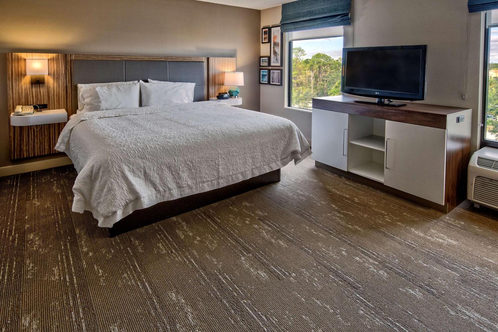 Hampton Inn & Suites Fort Myers Естеро Екстериор снимка