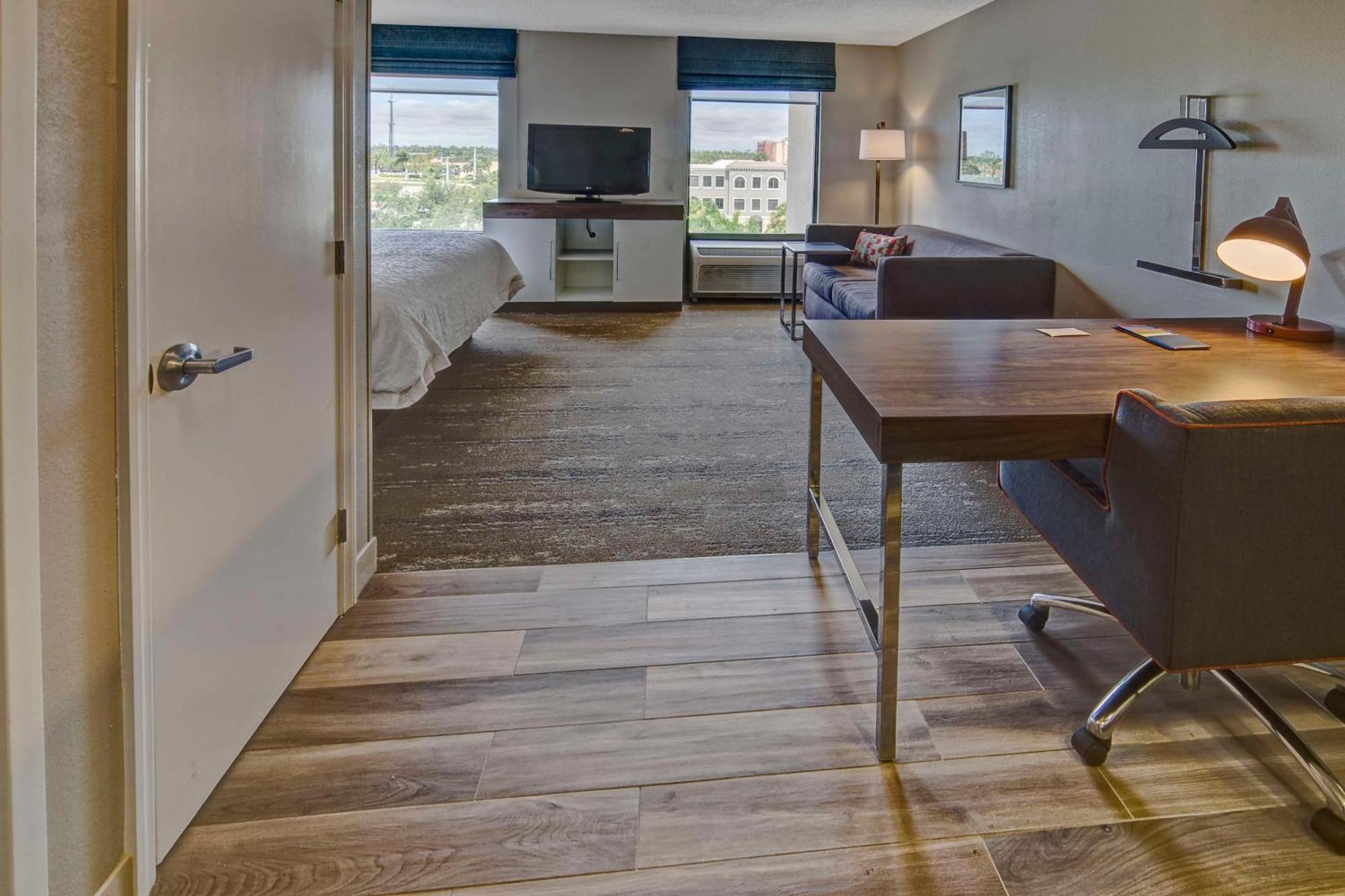 Hampton Inn & Suites Fort Myers Естеро Екстериор снимка