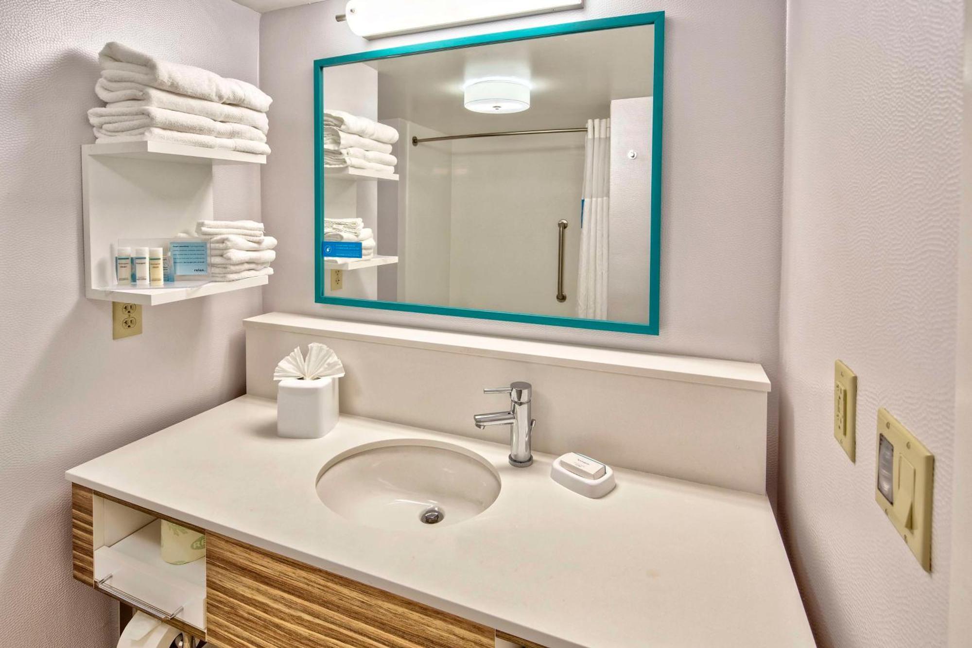 Hampton Inn & Suites Fort Myers Естеро Екстериор снимка