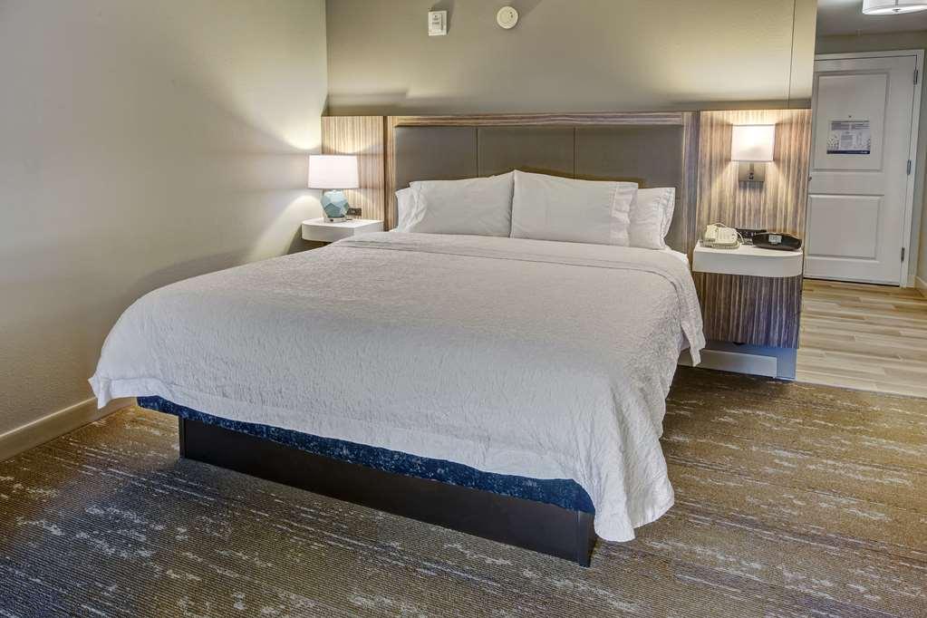 Hampton Inn & Suites Fort Myers Естеро Стая снимка