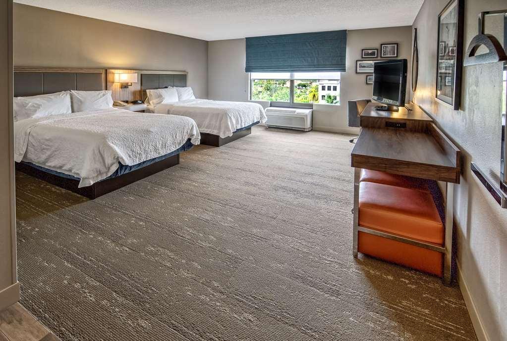Hampton Inn & Suites Fort Myers Естеро Стая снимка