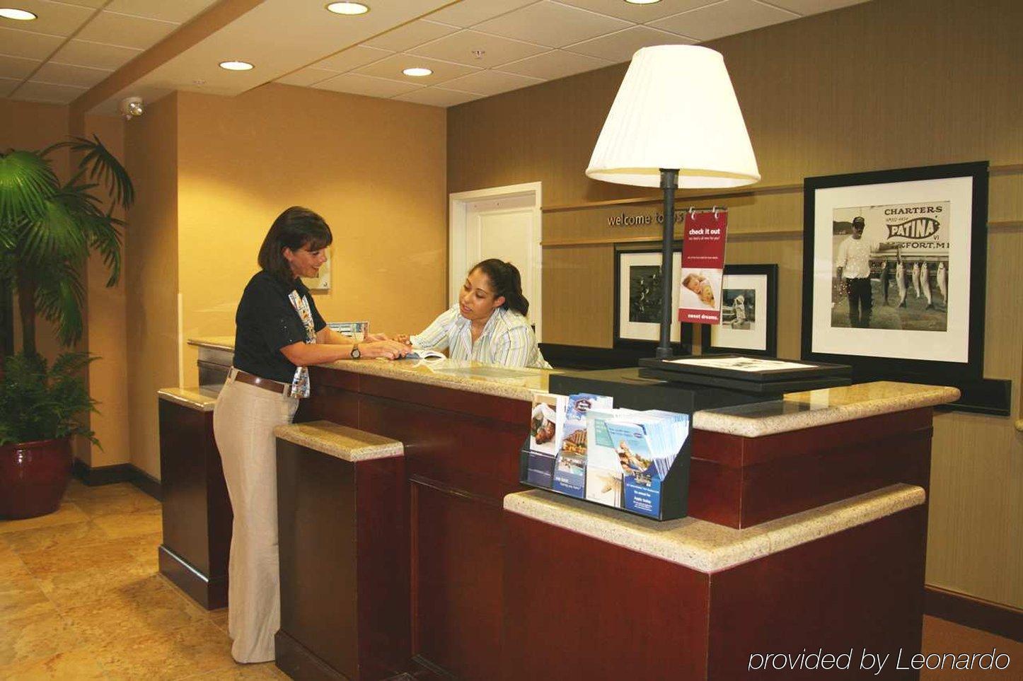 Hampton Inn & Suites Fort Myers Естеро Интериор снимка