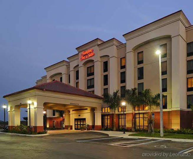 Hampton Inn & Suites Fort Myers Естеро Екстериор снимка