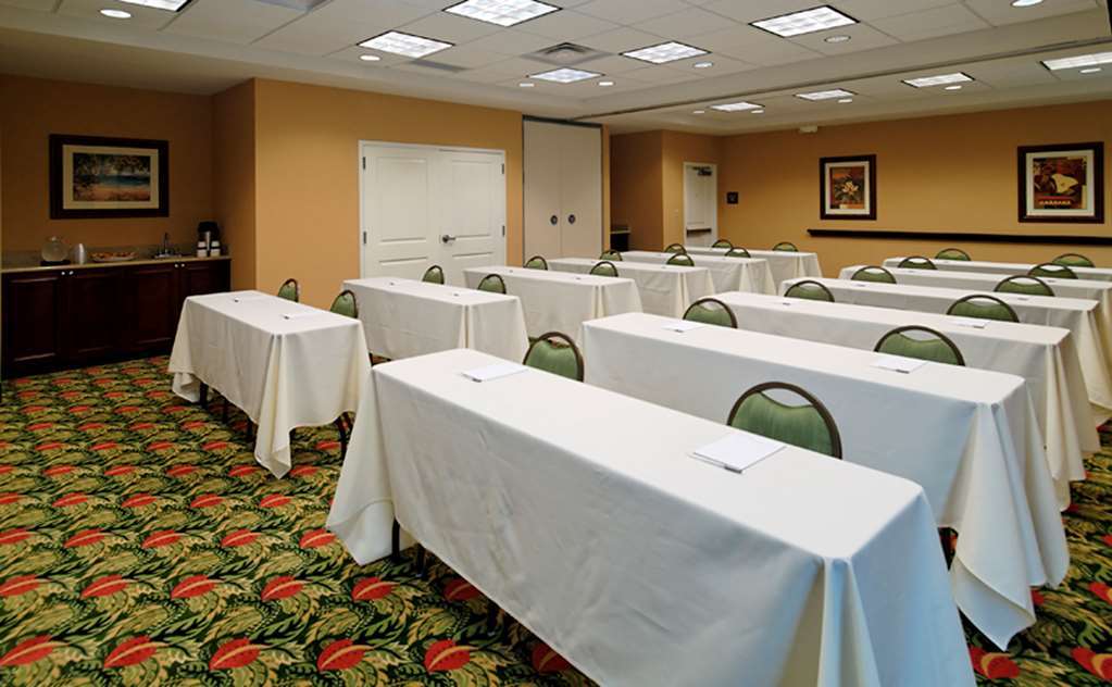 Hampton Inn & Suites Fort Myers Естеро Съоръжения снимка