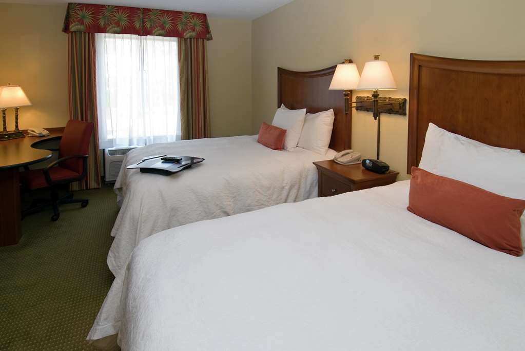 Hampton Inn & Suites Fort Myers Естеро Стая снимка